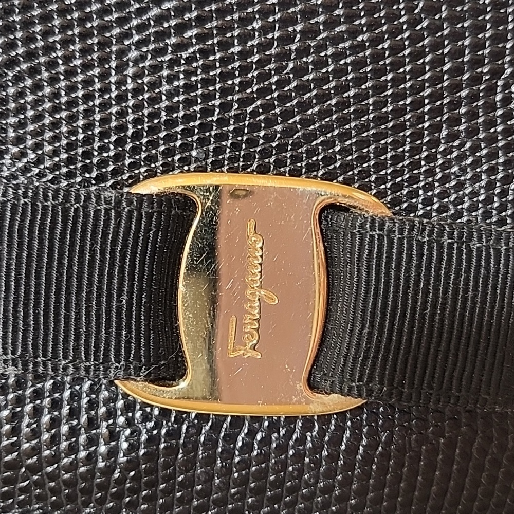 Salvatore Ferragamo Vara bow compact wallet pouch textured lizarard Imbossed - Picture 15 of 16